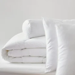 Blanreve Couette Blanrêve très chaude 260 x 240 + 2 Oreillers 60 x 60 + Polochon 160 "Confort" traité Anti Acarien Soft & care