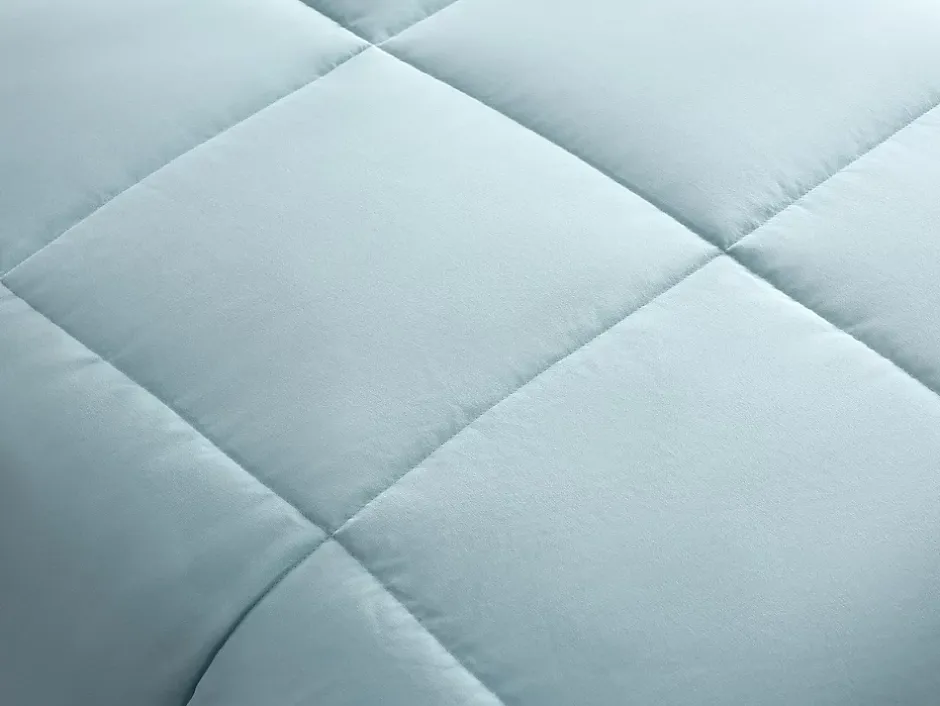 Vente-unique Couette enfant légère - 140 x 200 cm - 180g/m² - Fibre de soja toucher peau de pêche - Bleu - THERMO CONTROL Hot