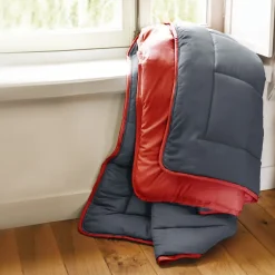 Linnea Couette hiver 140x200 cm COCOON BICOLORE Gris/Rouge garnissage fibre polyester 400g/m2