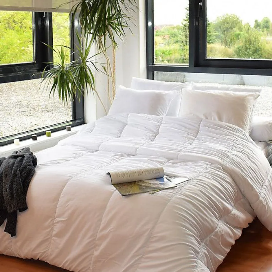 Bleu Calin Couette légère anti transpirante 200 gr/m² 140 x 200 cm pour lit 1 place 90 x 190 cm