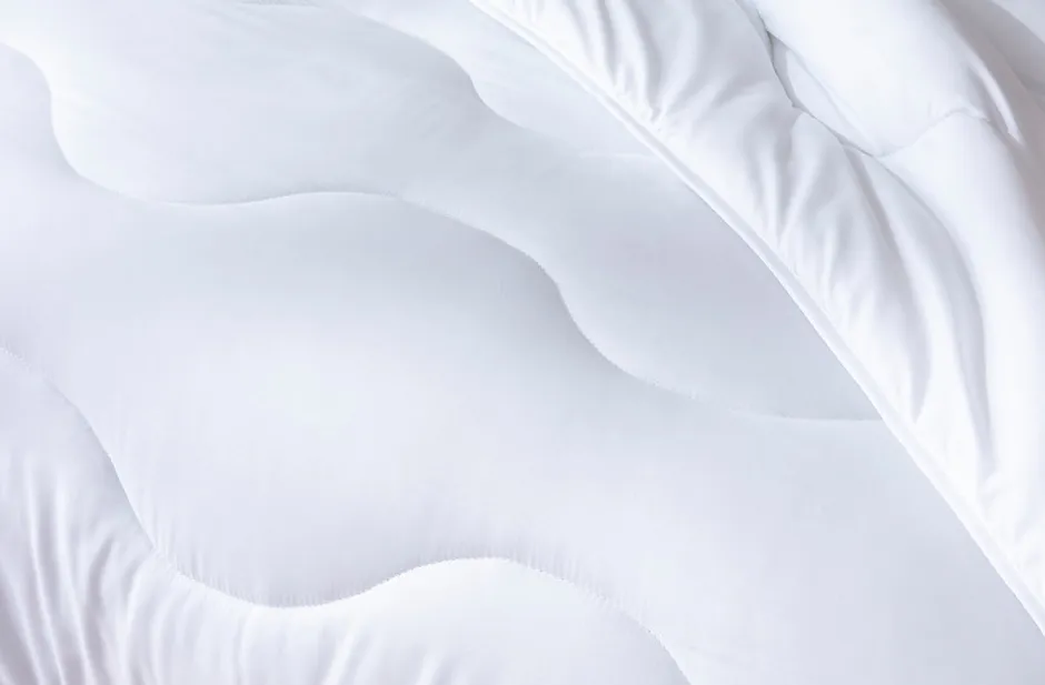 Abeil Couette tempérée 220 x 240 cm polyester microfibre blanc 250g/m²