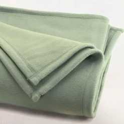 Linnea Couverture polaire 240x260 cm Isba Amande 100% Polyester 320g/m2 non-feu Outlet