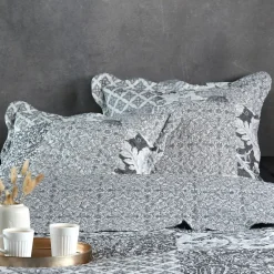 Lovely Casa Couvre lit boutis réversible 260x240 avec 2 taies OCTAVIA Discount