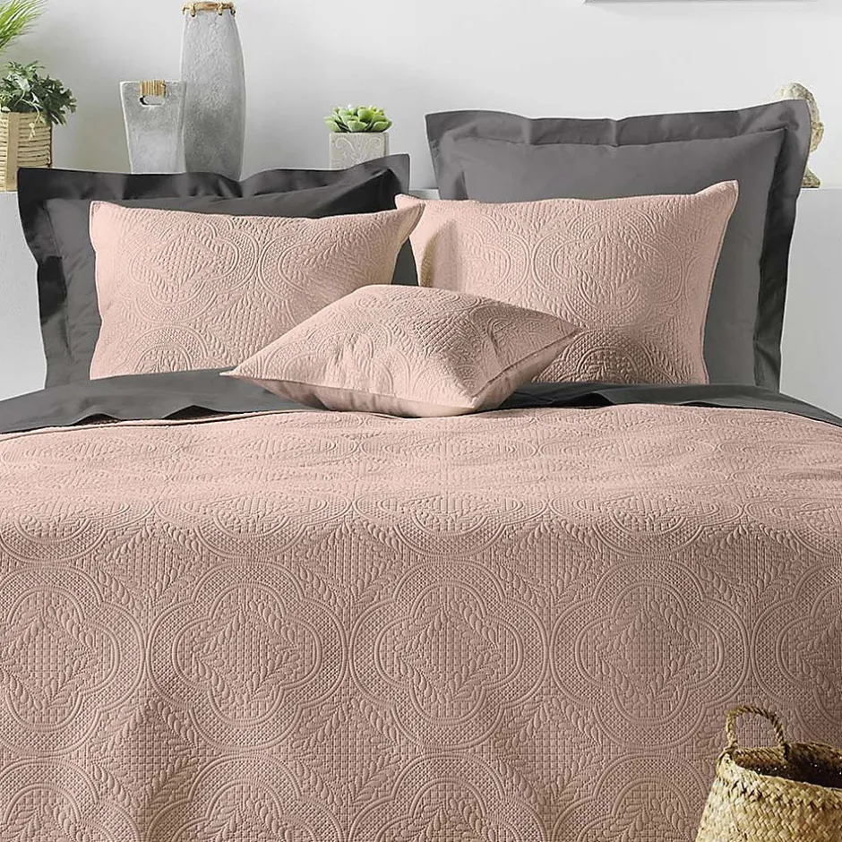 Douceur D'Intérieur Couvre-lit 2 personnes matelassé 220x240 microfibre unie Romane rose