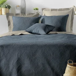 Douceur D'Intérieur Couvre-lit 2 personnes matelassé 220x240 microfibre unie Romane bleu Hot