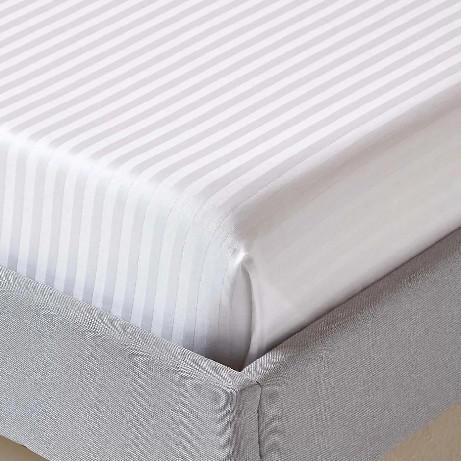 Homescapes Drap plat satin rayé en coton égyptien 330 fils blanc, 270x300 cm -