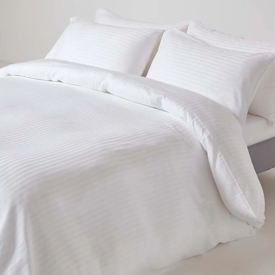 Homescapes Drap plat satin rayé en coton égyptien 330 fils blanc, 270x300 cm -