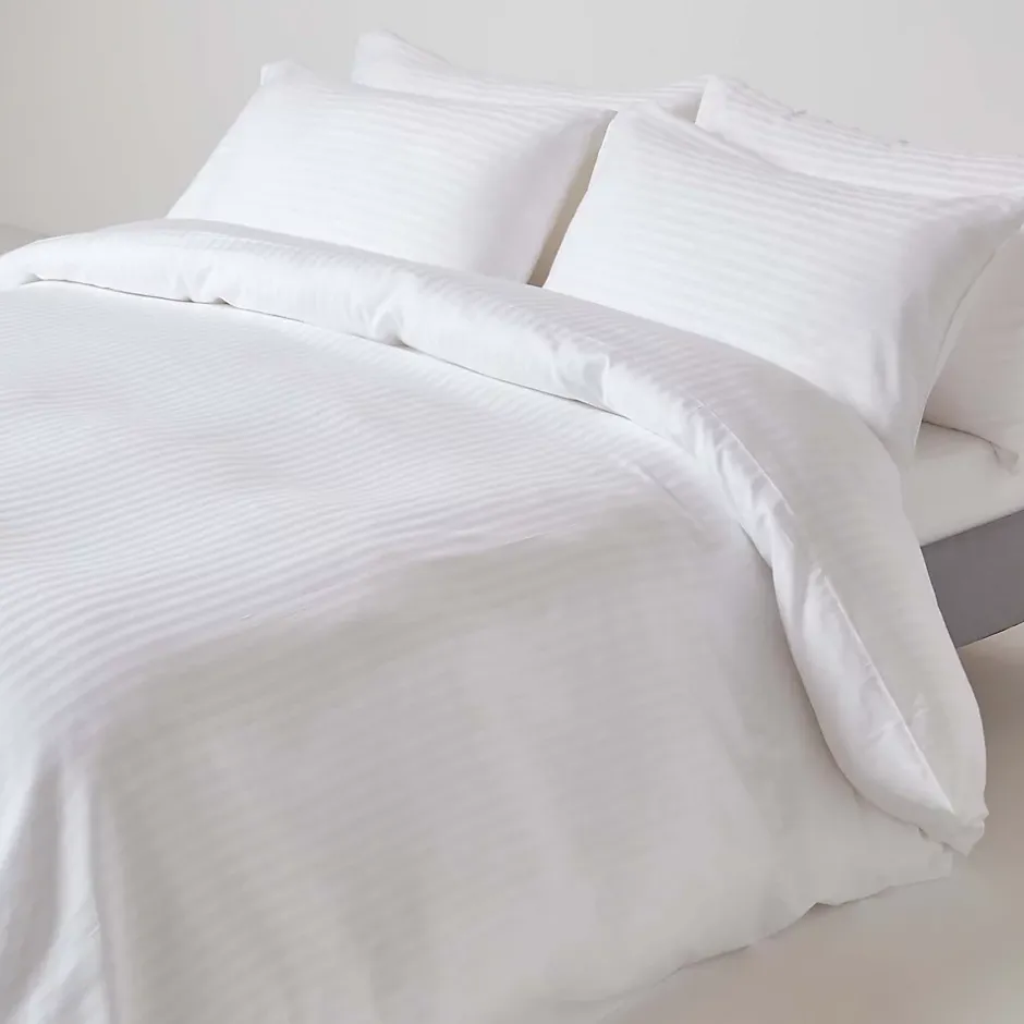 Homescapes Drap plat satin rayé en coton égyptien 330 fils blanc, 178x255 cm -