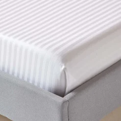 Homescapes Drap plat satin rayé en coton égyptien 330 fils blanc, 230x255 cm -