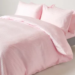 Homescapes Drap plat satin rayé en coton égyptien 330 fils rose, 240x300 cm -