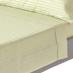 Homescapes Drap plat satin rayé en coton égyptien 330 fils vert sauge, 270x300 cm -