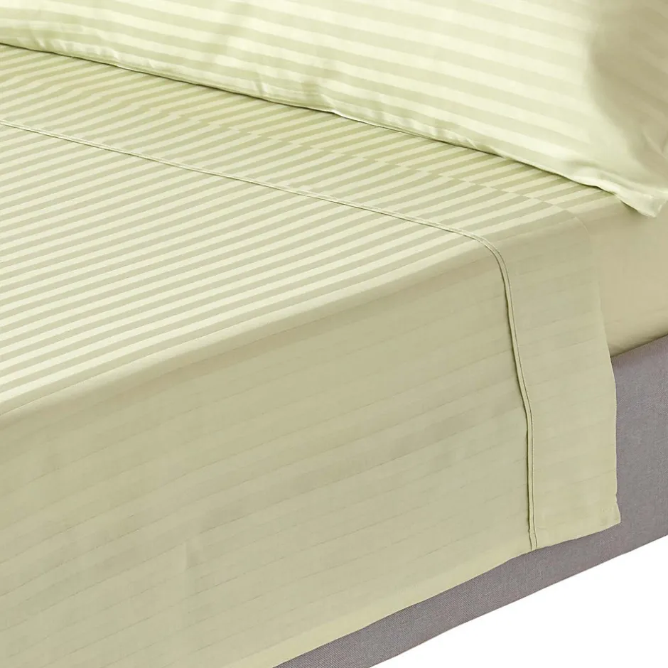Homescapes Drap plat satin rayé en coton égyptien 330 fils vert sauge, 270x300 cm -