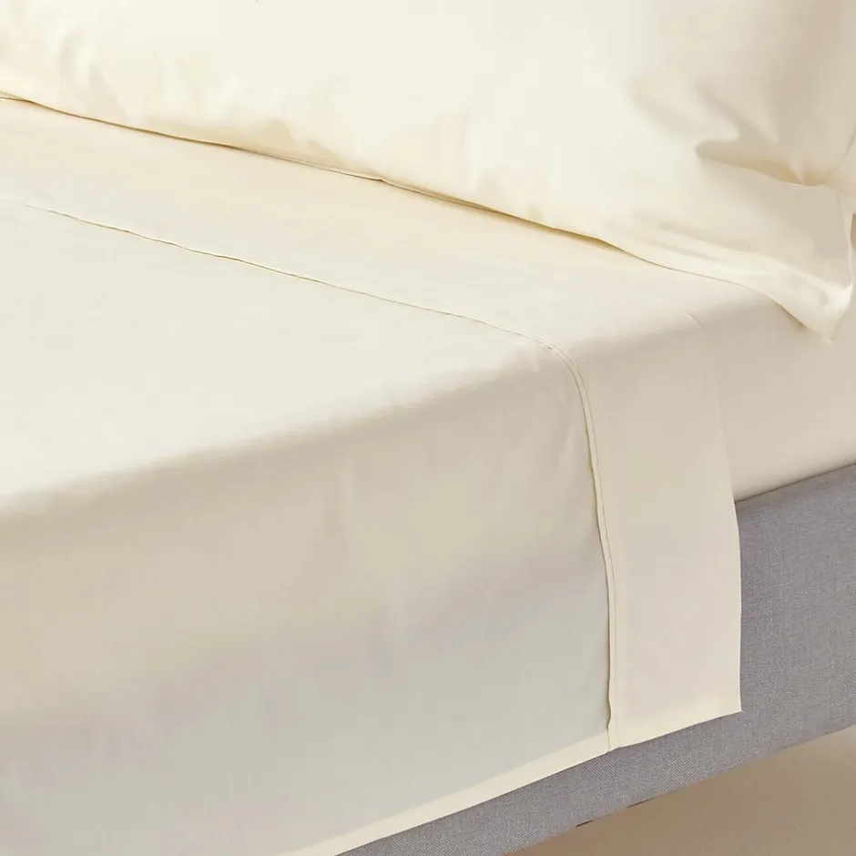 Homescapes Drap plat uni 100 % coton égyptien 200 fils ivoire, 240x300 cm -