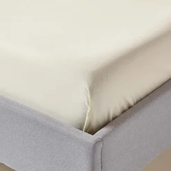 Homescapes Drap plat uni 100 % coton égyptien 200 fils ivoire, 240x300 cm -