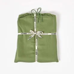 Homescapes Drap plat uni en coton égyptien bio 400 fils vert mousse, 240x275 cm - Clearance