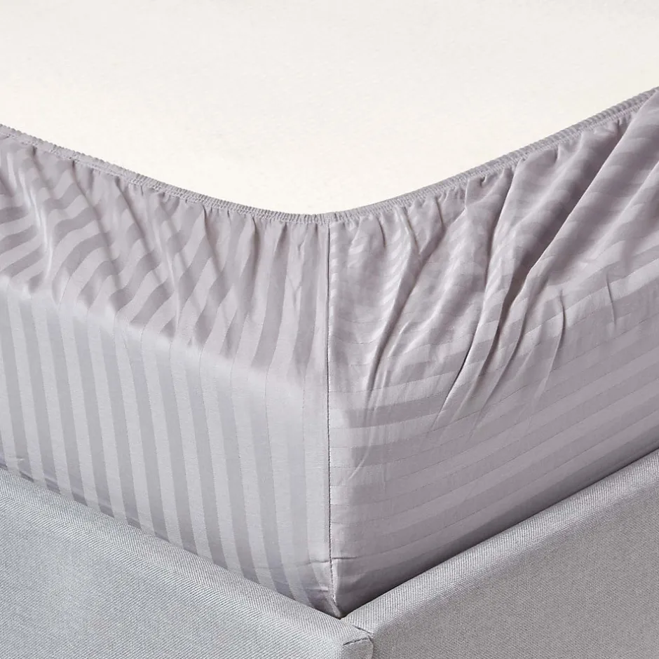 Homescapes Drap-housse rayé 180 x 200 cm 100% coton égyptien 330 fils coloris gris -