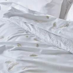 Linnea Housse de couette brodée 200x200 cm en satin de coton NINA blanc