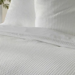 Douceur D'Intérieur Housse de couette 240x220 cm + 2 taies Microfibre gaufrée unie blanche ABELIA