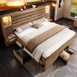 ModernLuxe Lit adulte 180x200 cm en bois + MDF - avec table de chevet suspendue - LED + prises chargement - Naturel (sans matelas) New
