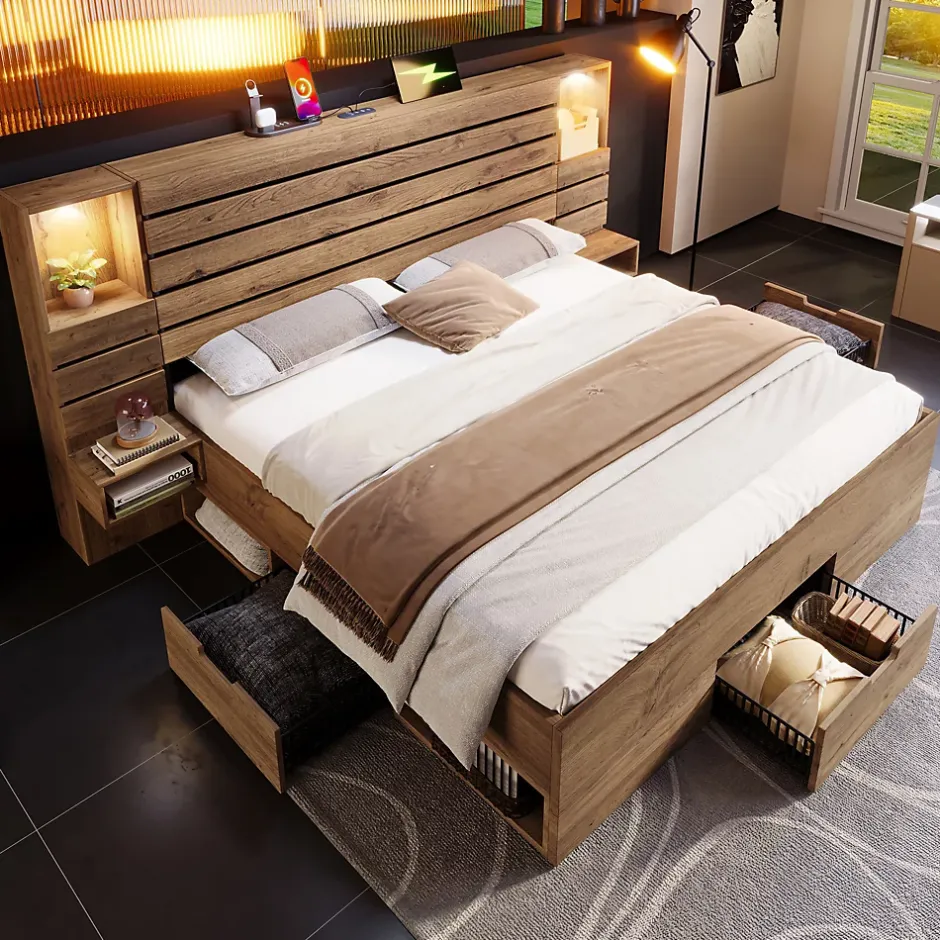 ModernLuxe Lit adulte 180x200 cm en bois + MDF - avec table de chevet suspendue - LED + prises chargement - Naturel (sans matelas) New