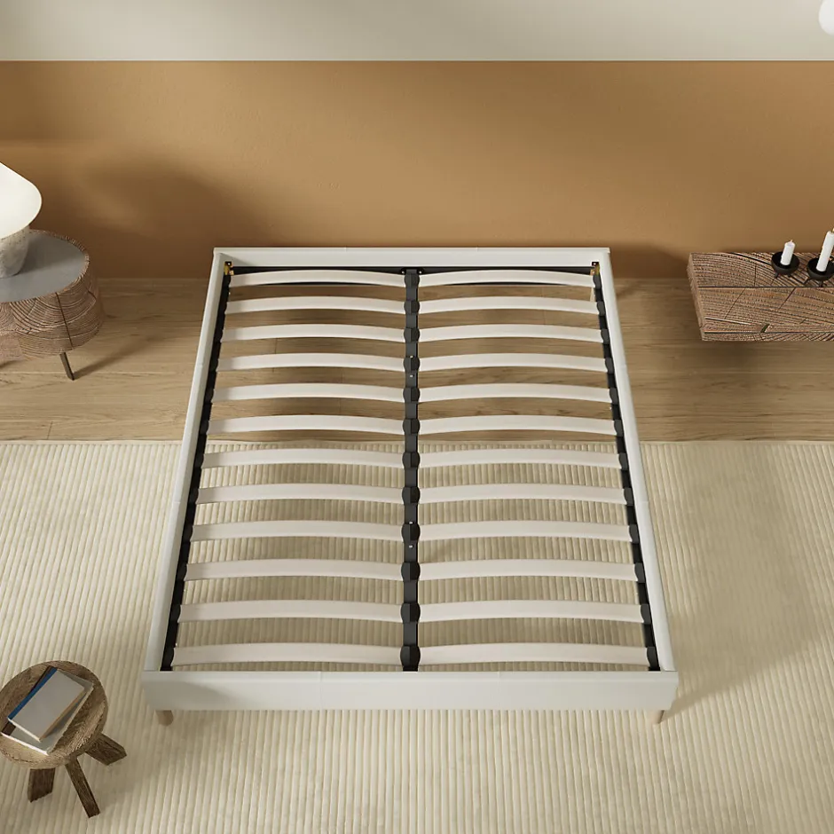 November Lit avec sommier lattes en bois - 140x190 cm - Tissu Blanc - Pieds en bois