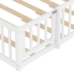 Enfant Okwish Lit enfant 140x190 cm - Lit avec barrières et design maison - Bois de pin et MDF - Sans matelas - Blanc