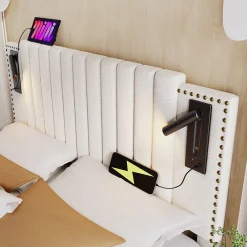 Redom Lit 160x200 cm avec rangement et tête de lit réglable en tissu beige riveté, lampe de lecture et ports USB