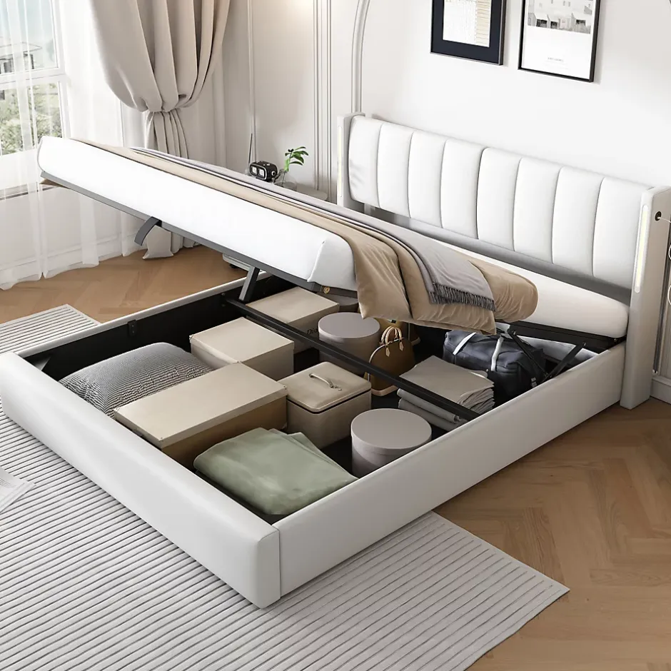 Redom Lit 140x200 cm avec tete reglable 0deg 30deg et eclairage LED dimmable, port USB et revetement PU blanc Outlet