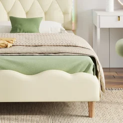 Redom Lit 90x200 cm avec tête de lit ondulée et bande LED multicolore intégrée, tapissé PU beige, lattes en bois