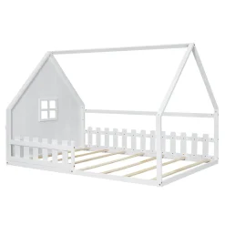 Enfant Redom Lit 140x200 cm en pin et MDF en forme de maison avec barrières, finition blanche, design enfantin moderne