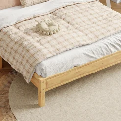 Redom Lit 160x200 cm en pin et rotin PE avec tête de lit décorative, design naturel, 15 lattes et pieds centraux