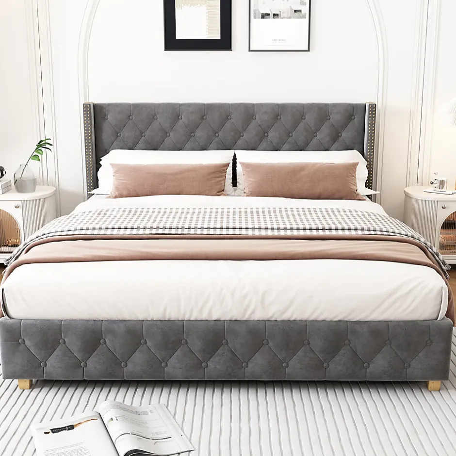 Redom Lit 160x200 cm tapissé velours gris avec tête capitonnée, ornements clous et pieds en bois robustes Outlet