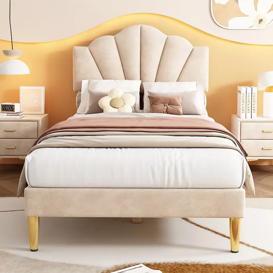 Redom Lit 90x200 cm tête coquillage réglable, pieds métal doré, velours beige et sommier à lattes bois Clearance