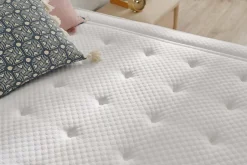 Moonia Matelas Royal Spring Premier en Latex HR 30, 140x200cm -