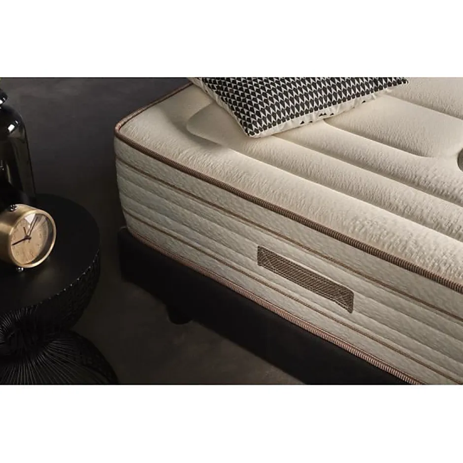 Eccox Matelas 200x200 cm ensachés hybride Bamboo Nuit epaisseur 30 cm +/- 2 Fermeté moyen élevé.