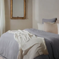 Linnea Parure de lit 3 pièces 260x240 cm et 50x70 cm mousseline de coton MILOS gris cendre