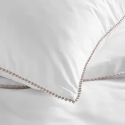 Douceur D'Intérieur Parure de lit blanche galon pompons beiges (240x220 cm - Blanc) Discount