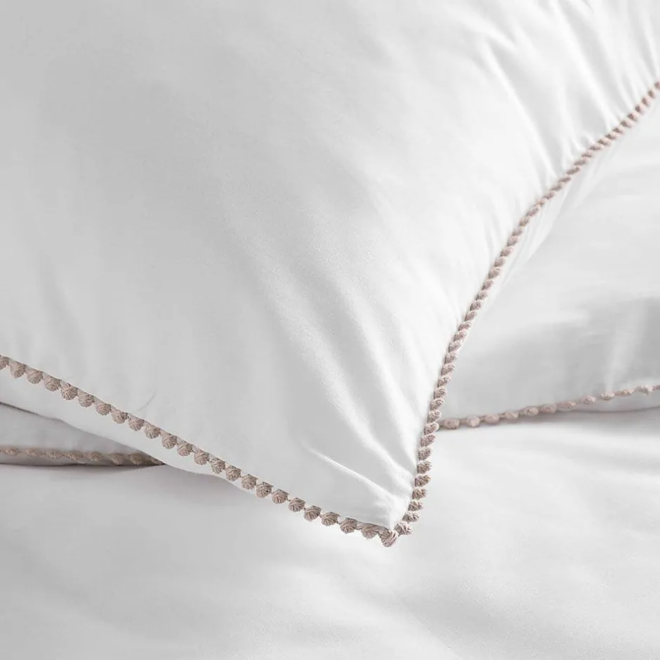 Douceur D'Intérieur Parure de lit blanche galon pompons beiges (240x220 cm - Blanc) Discount