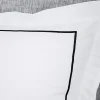 Vente-unique Parure de lit percale de coton 80 fils/cm² - Housse de couette 220 x 240 cm + 2 taies d'oreiller - Blanc bourdon noir - CHARMY Outlet