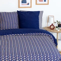 Linnea Parure de lit 260x240 cm en microfibre LOSS bleu foncé motif géométrique 3 pièces
