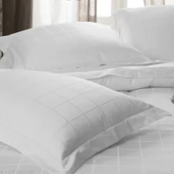 Linnea Parure de lit 280x240 cm set 65x65 satin CONCERTO carreaux blanc Neige