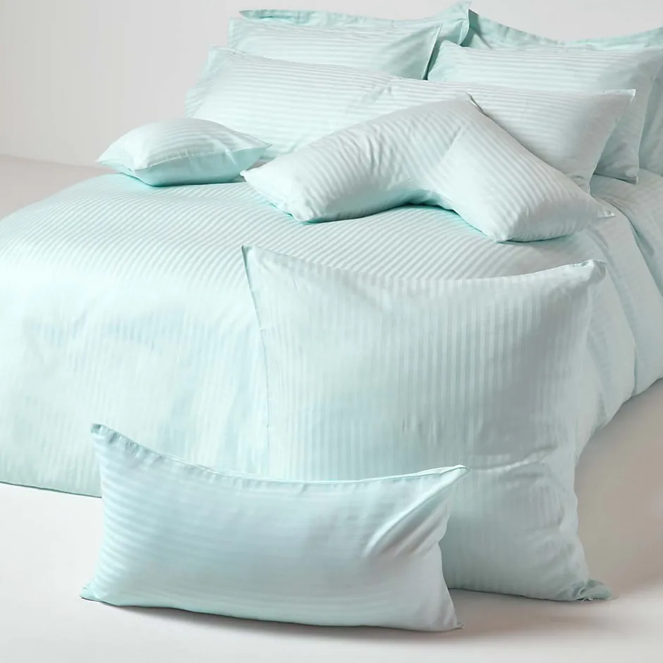 Homescapes Taie d'oreiller à volants bleu satin rayé en coton égyptien 330 fils, 50x75 cm -