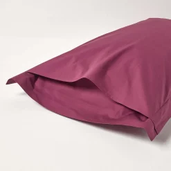 Homescapes Taie d'oreiller à volants bordeaux 100% coton égyptien 200 fils, 50x75 cm -