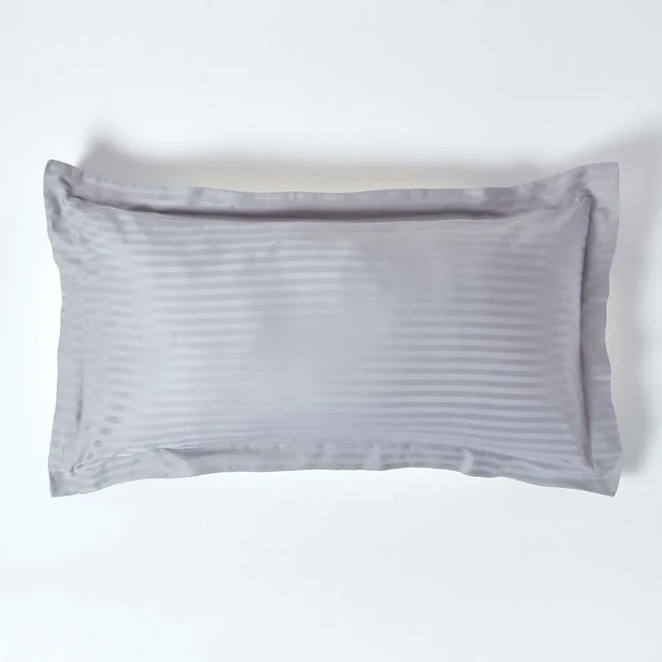 Homescapes Taie d'oreiller à volants gris satin rayé en coton égyptien 330 fils, 50x90 cm -
