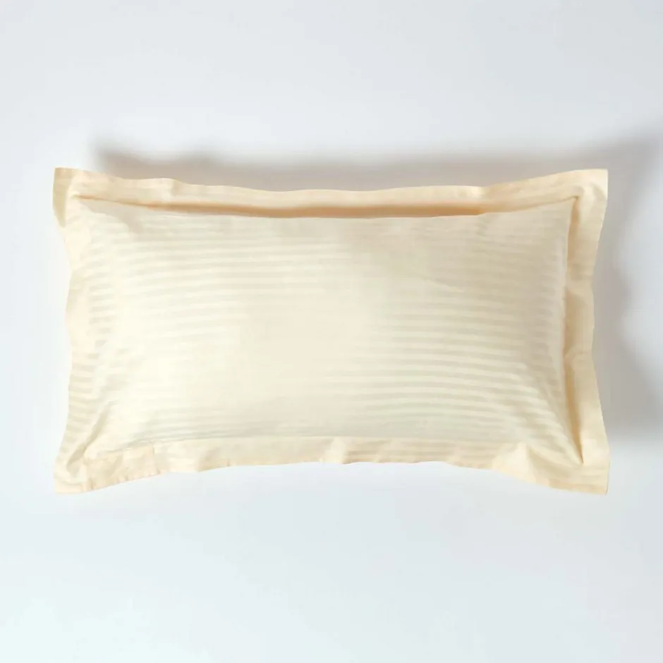 Homescapes Taie d'oreiller à volants jaune pastel satin rayé en coton égyptien 330 fils, 50x90 cm -
