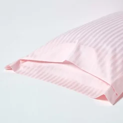 Homescapes Taie d'oreiller à  volants rose satin rayé en coton égyptien 330 fils, 50x75 cm -