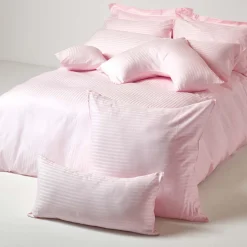 Homescapes Taie d'oreiller à  volants rose satin rayé en coton égyptien 330 fils, 50x75 cm -