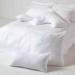 Homescapes Taie d'oreiller blanc satin rayé en coton égyptien 330 fils, 80x80 cm - Best