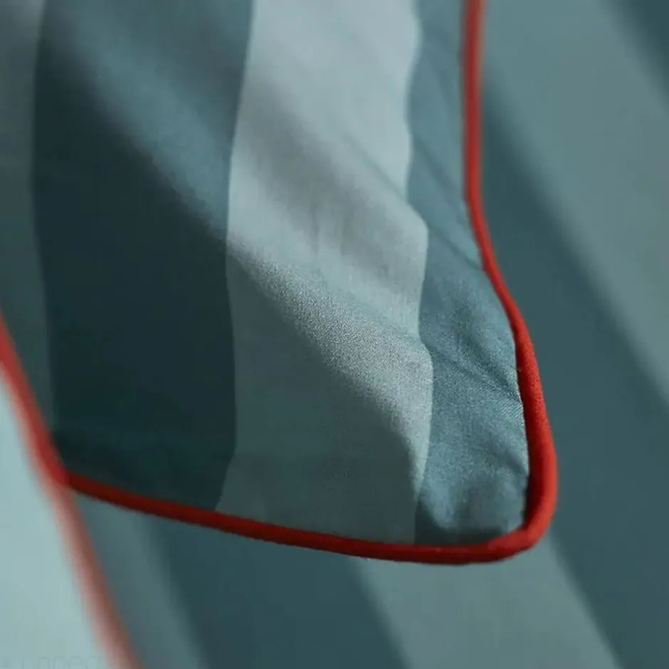 Linnea Taie d'oreiller brodée 50x80 cm en percale de coton PASSE MONTAGNE bleu givré