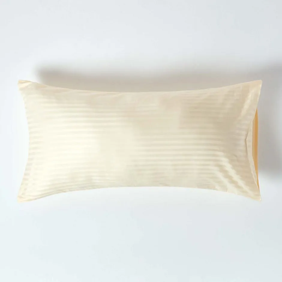 Homescapes Taie d'oreiller jaune pastel satin rayé en coton égyptien 330 fils, 50x90 cm -